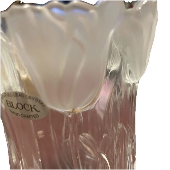 Vintage BLOCK Retired Frosted Tulip 8" Vase 24% Full Lead Crystal New In Box - Picture 3 of 10